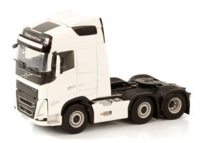 WSI03-2042 - Camion solo de couleur blanc – VOLVO FH5 Globetrotter 6x2 Twin steer