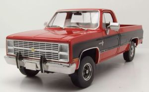 GREEN13686 - Voiture de 1984 couleur rouge - CHEVROLET K10 Scottsdale