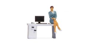 NOC16517 - 1 figurine avec bureau – Au Bureau