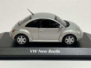 MXC940058000 - Voiture de 1998 Argent – VOLKSWAGEN New Beetle