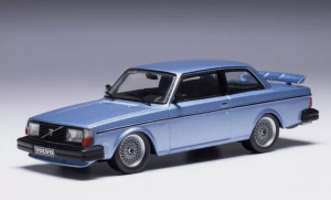 IXOCLC550N.22 - Voiture de couleur bleu clair métallisé de 1980 - VOLVO 240 Turbo custom