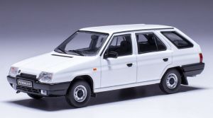 IXOCLC575N.22 - Voiture de 1990 couleur blanche - SKODA Forman