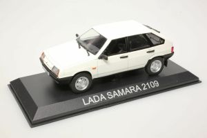 MAGLCLASAMARA - Voiture de couleur blanche – LADA Samara 2109