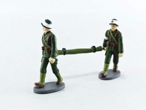 MAGMIL13G02-03 - Set de 3 Figurines soldats – 2 avec brancard et 1 avec sac médical