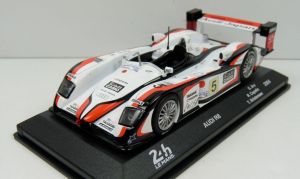 MW1ALA007 - Voiture des 24h du Mans 2004 N°5 – AUDI R8