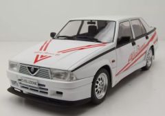 MOD18430 - Voiture de 1987 couleur blanche - ALFA ROMEO 75 Turbo Evoluzione