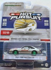 GREEN43020-A_VERT - Voiture avec jantes vertes sous blister de la série HOT PURSUIT - FORD Mustang GT 1982 