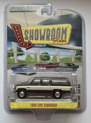 GREEN68060-E - Voiture sous blister de la série SHOWROOM FLOOR - GMC Suburban couleur marron de 1986