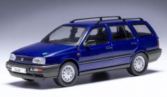 IXOCLC566N.22 - Voiture de 1994 couleur bleu - VW Golf III Variant