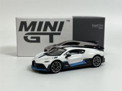 MGT00661-L - Voiture de couleur blanche – BUGATTI Divo LHD