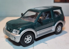 MAGRANMITPAJ - Voiture 4x4 MITSUBISHI Pajero de couleur vert et gris