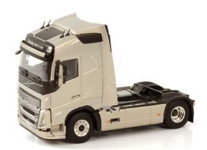 WSI04-2144 - Camion solo de couleur beige - VOLVO FH5 Globetrotter 4x2