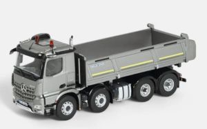 NZG1066/55 - Camion avec benne meiller de couleur argent – MERCEDES Arocs 8x4