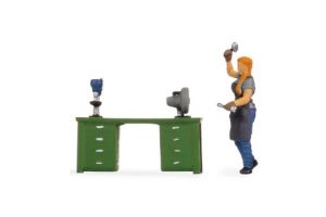 NOC16515 - 1 figurine avec bureau – Au travail