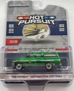 GREEN43040-D-VERT - Voiture verte sous blister de la série HOT PURSUIT - CHEVROLET Suburban K2500 Scottsdale de 1990