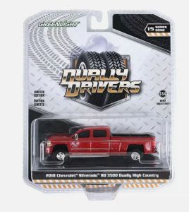 GREEN46150-D - Véhicule sous blister de la série DUALLY DRIVERS - CHEVROLET Silverado HD 3500 Dually High Country couleur rouge de 2018