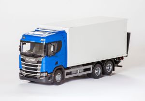 EMEK89604 - Camion de couleur bleu avec caisse et hayon – SCANIA CR 6x4