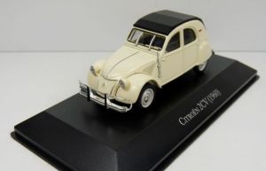 MAGARG87 - Voiture de 1960 couleur blanche et noir – CITROEN 2cv