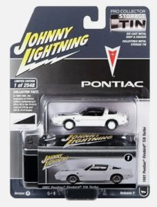 JLCT012-B - Voiture sous blister de la série COLLECTOR TINS - PONTIAC Firebird T/A Turbo 1981 Blanc