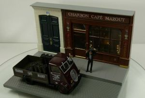 MAGDIOCHARBON - Camion PEUGEOT Dma porteur avec Diorama  Charbon café mazout