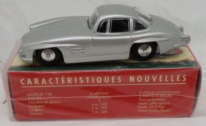 MAGQUIRALU300SL - Voiture de couleur argent – MERCEDES 300 SL 240cv